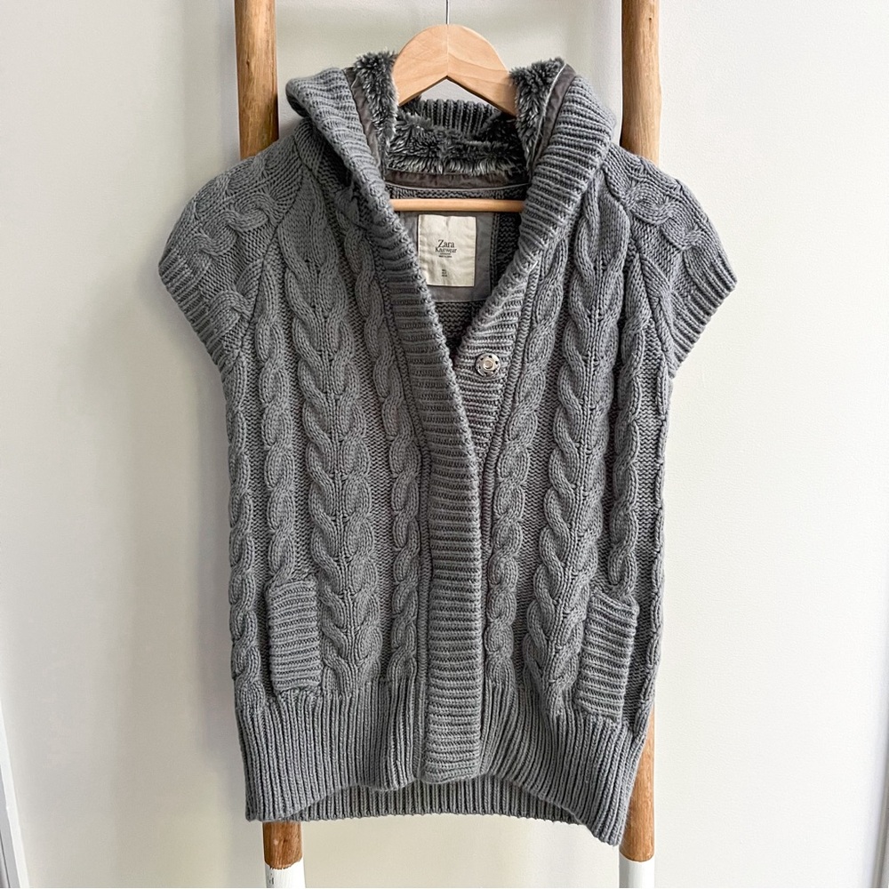 [zara] knitwear cap sleeve chunky cable knit snap cardigan w/ fur hood gray S